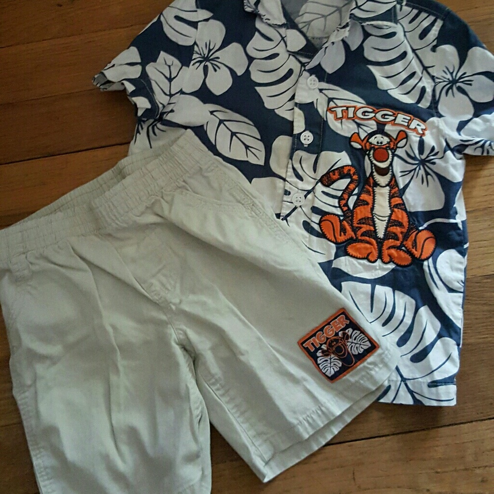 NWOT Disneyland 2pc Short Sleeve/shorts  'TIGGER' Outfit